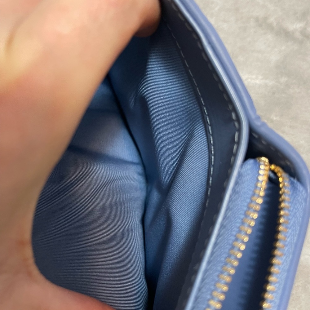 Tory Burch bi fold wallet - Picture 7 of 16